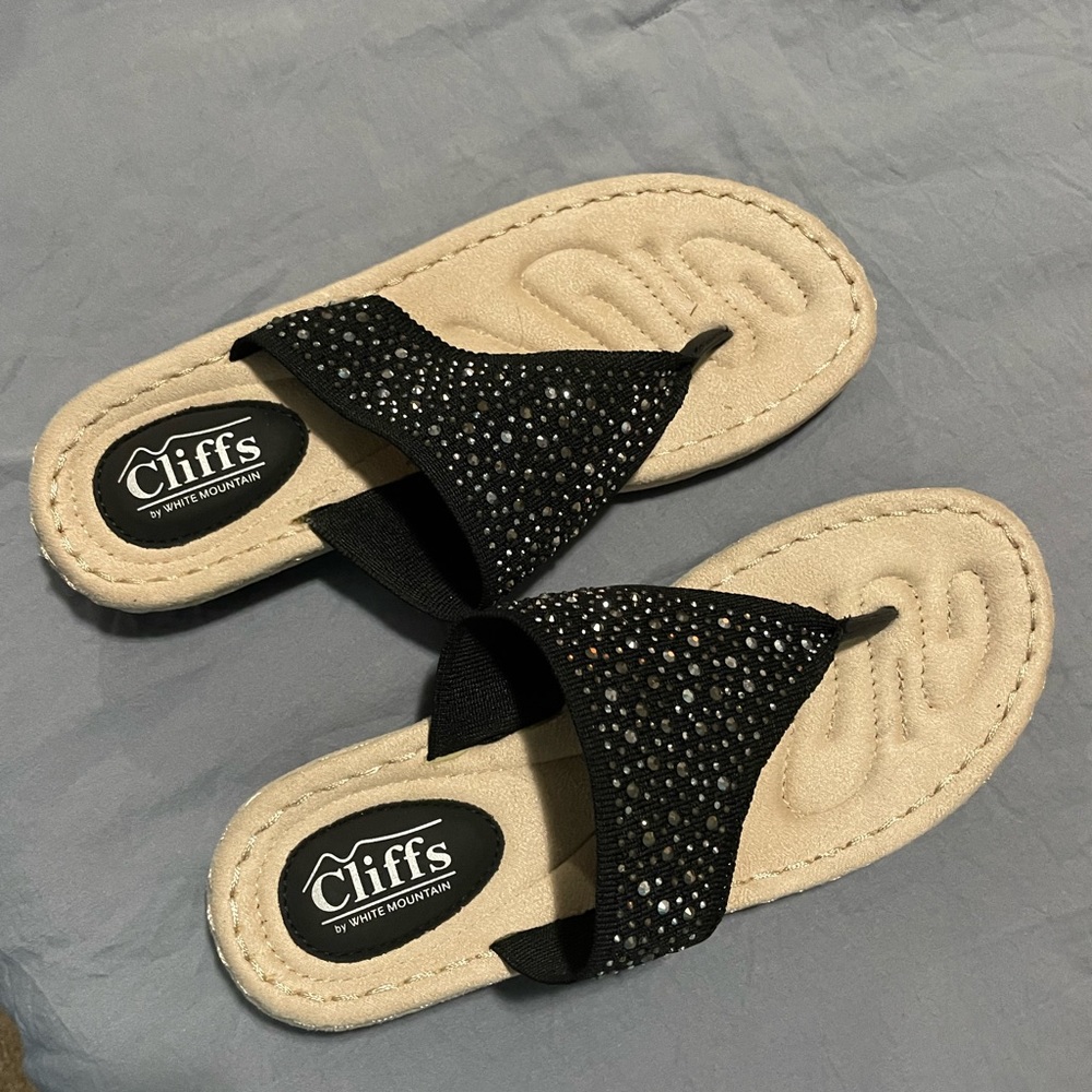 Cliffs. NWOT
